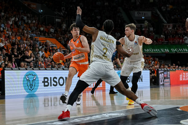 一个重磅消 一个重磅消